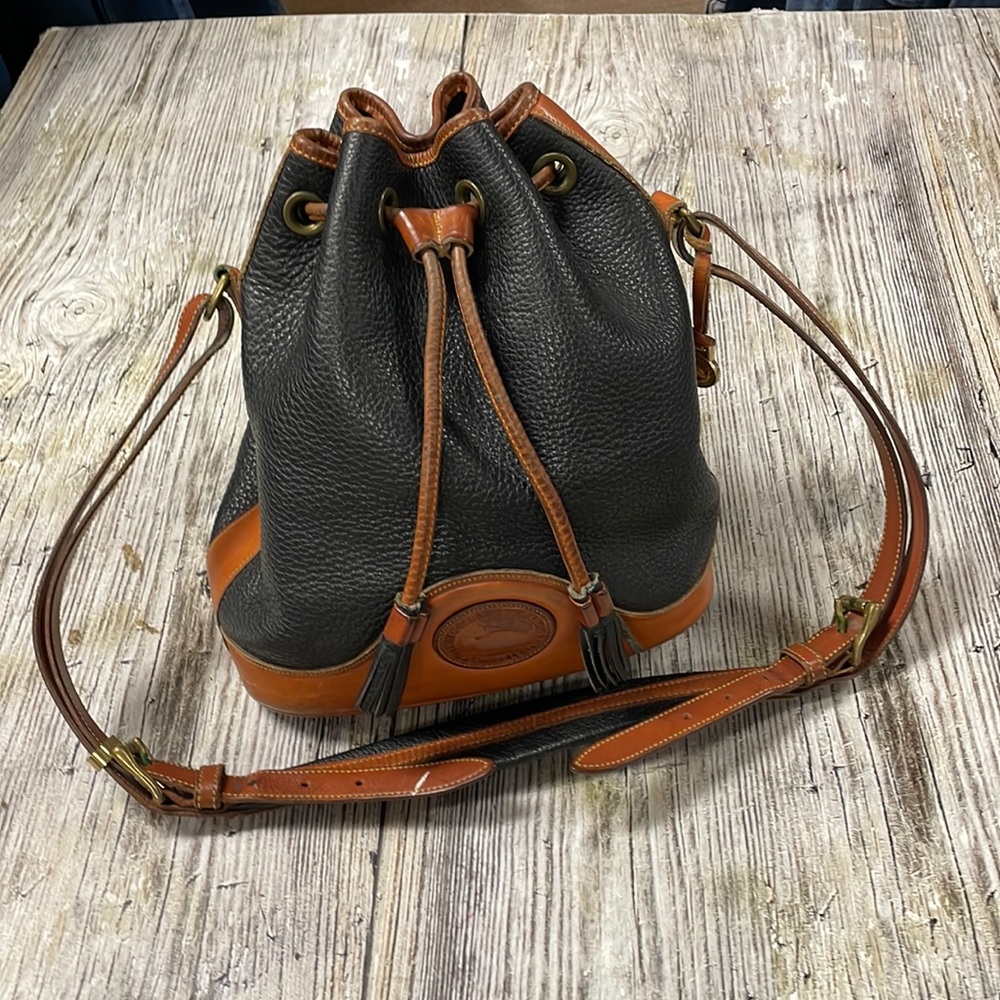 Dooney & Bourke | Vintage Classic Bucket Bag